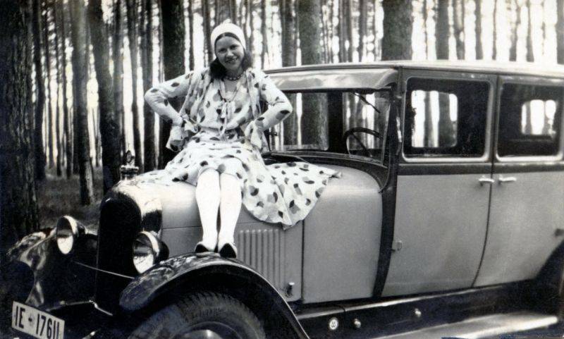 women-automobiles-1920s-31.jpeg