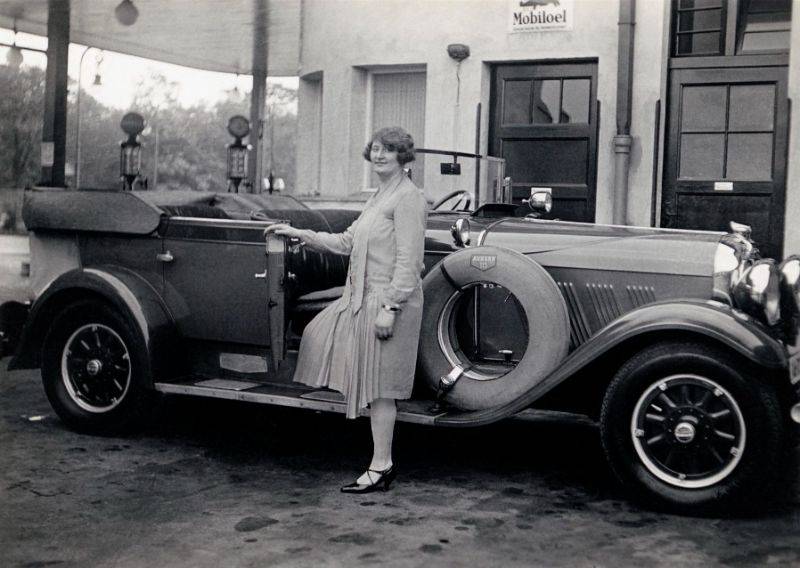 women-automobiles-1920s-34.jpeg