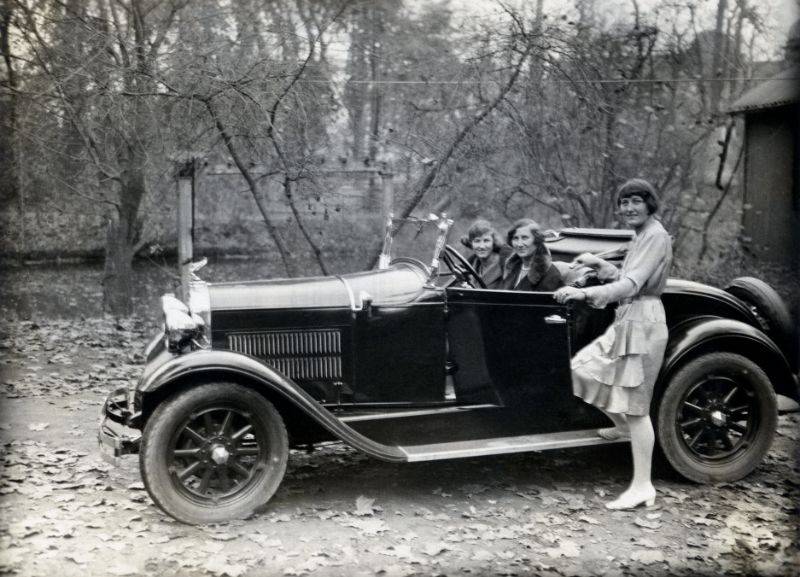 women-automobiles-1920s-40.jpeg