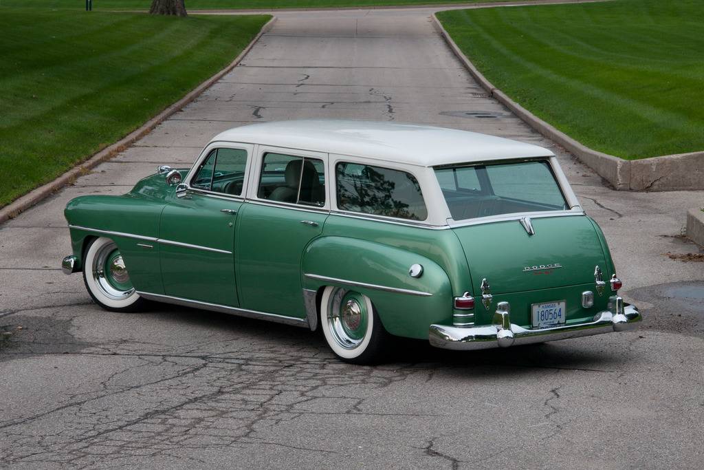 002-1952-dodge-coronet-sierra-estate-wagon-.jpg