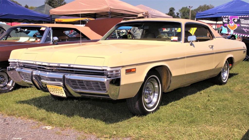 008-1972-dodge-monaco-front.jpg