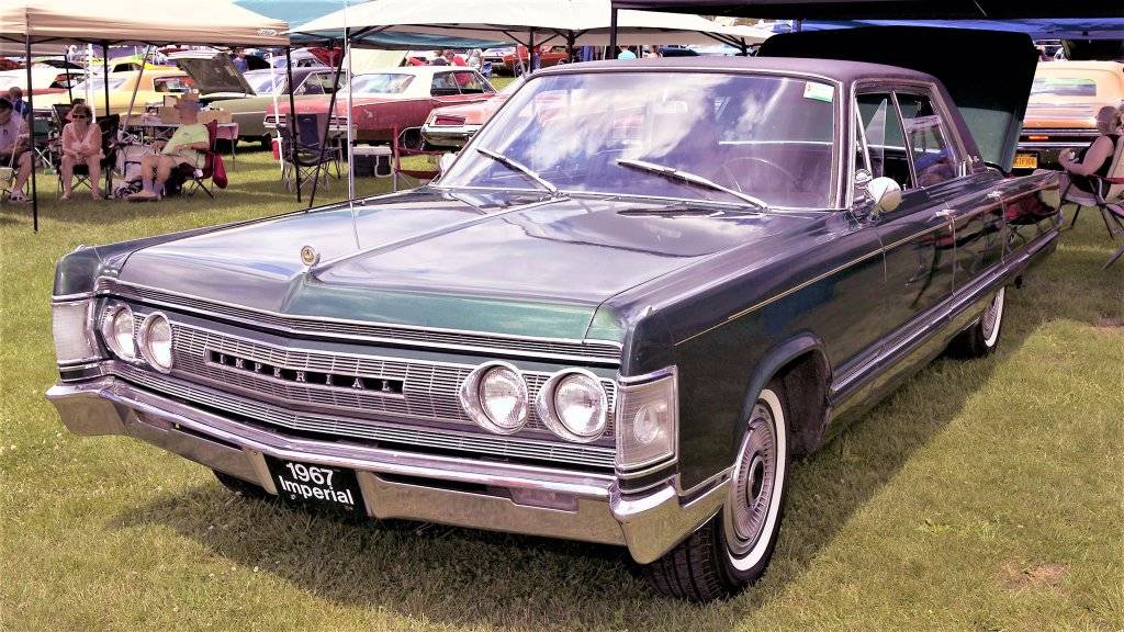 012-1967-imperial-sedan.jpg