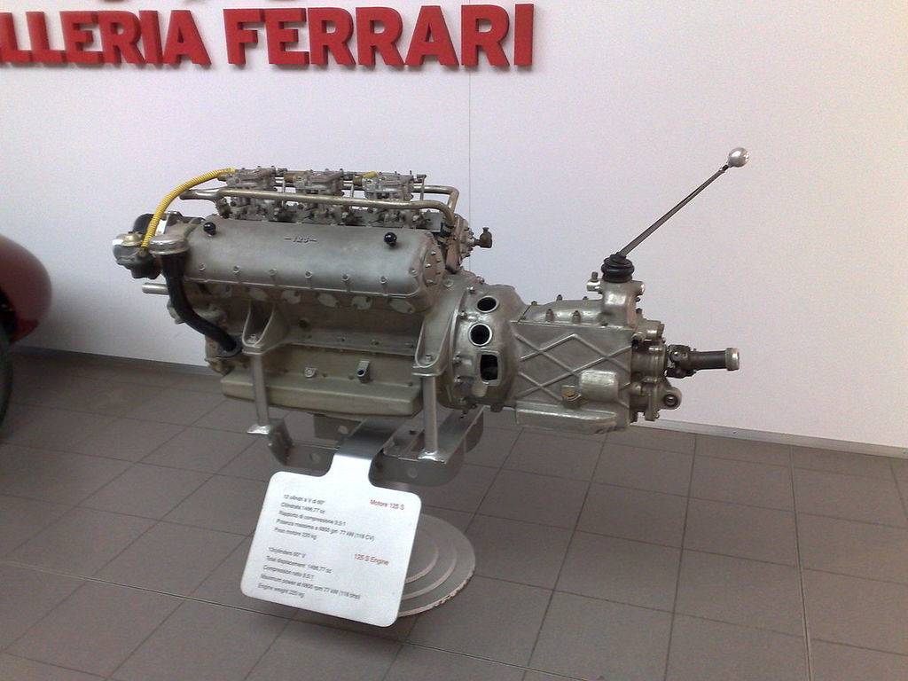 1200px-Ferrari_125_S_Engine.jpg