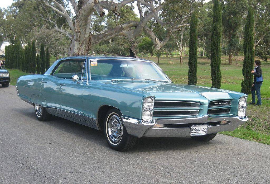 1280px-1966_Pontiac_Bonneville_4-Door_Hardtop_%282%29.jpg