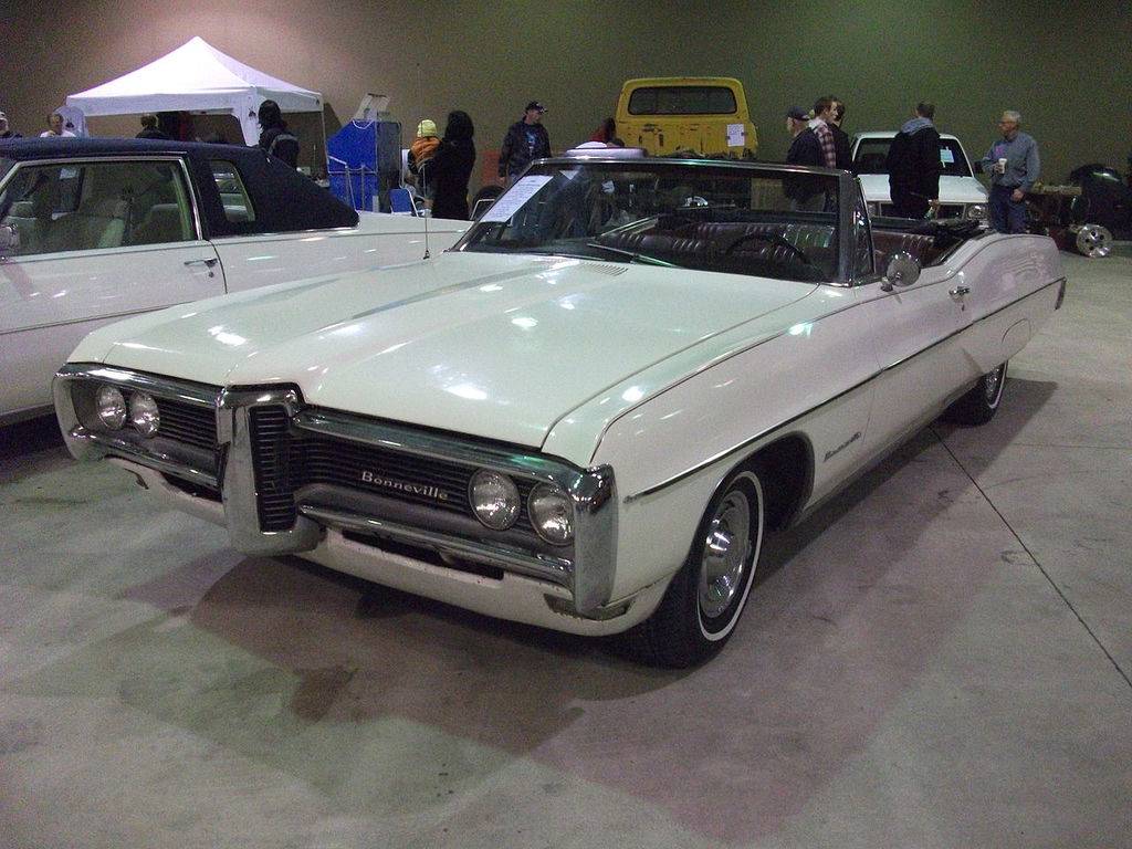 1280px-1968PontiacBonneville.jpg