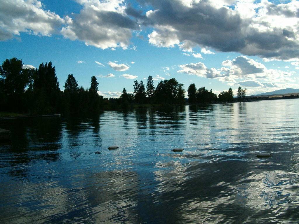 1280px-CloudsAndLakeInMontana.jpg