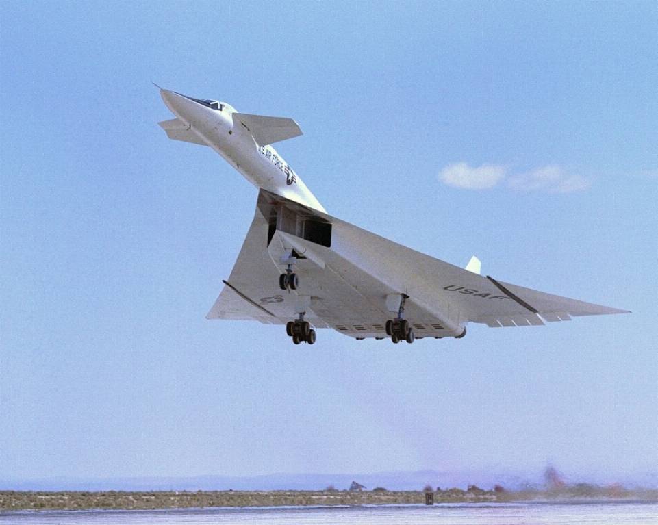 1280px-North_American_XB-70_above_runway_ECN-792.jpg