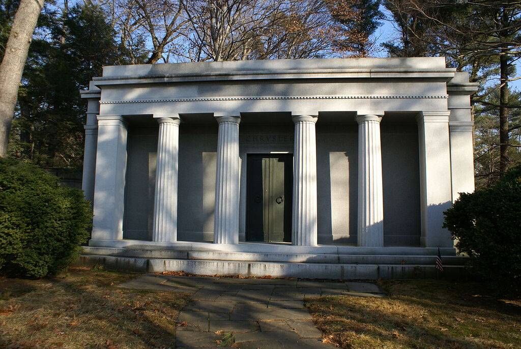 1280px-W.C._mausoleum.jpg