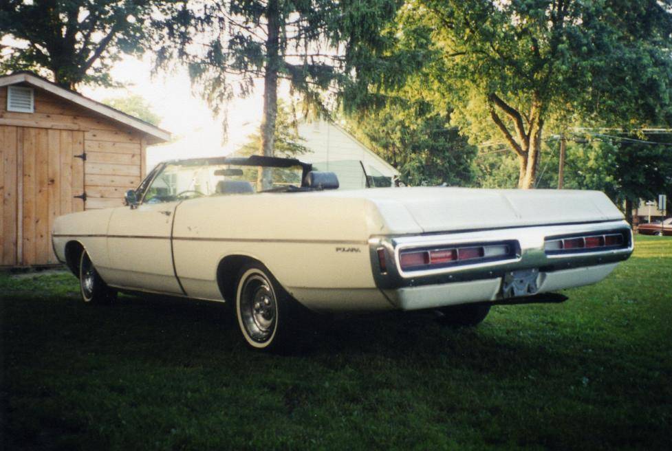 137743 2001  left rear taillights.jpg