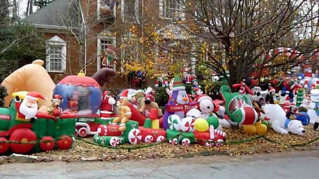 140404-2012-12-06-peachtree-dunwoody-christmas-decorations-blow-in-christmas-blow-up-decorations.jpg