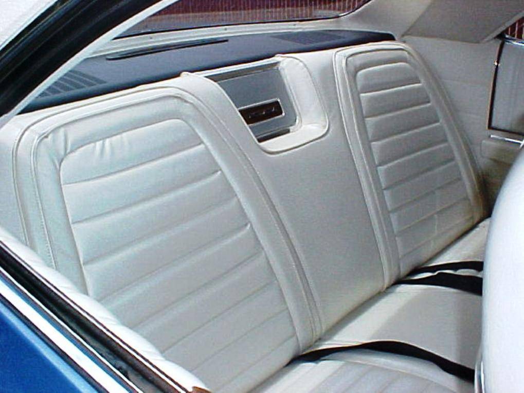 166663 2003 rear seat.jpg