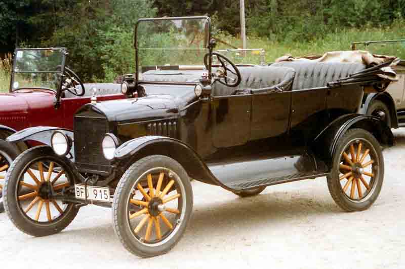 1921_Ford_Model_T_Touring_2.jpg