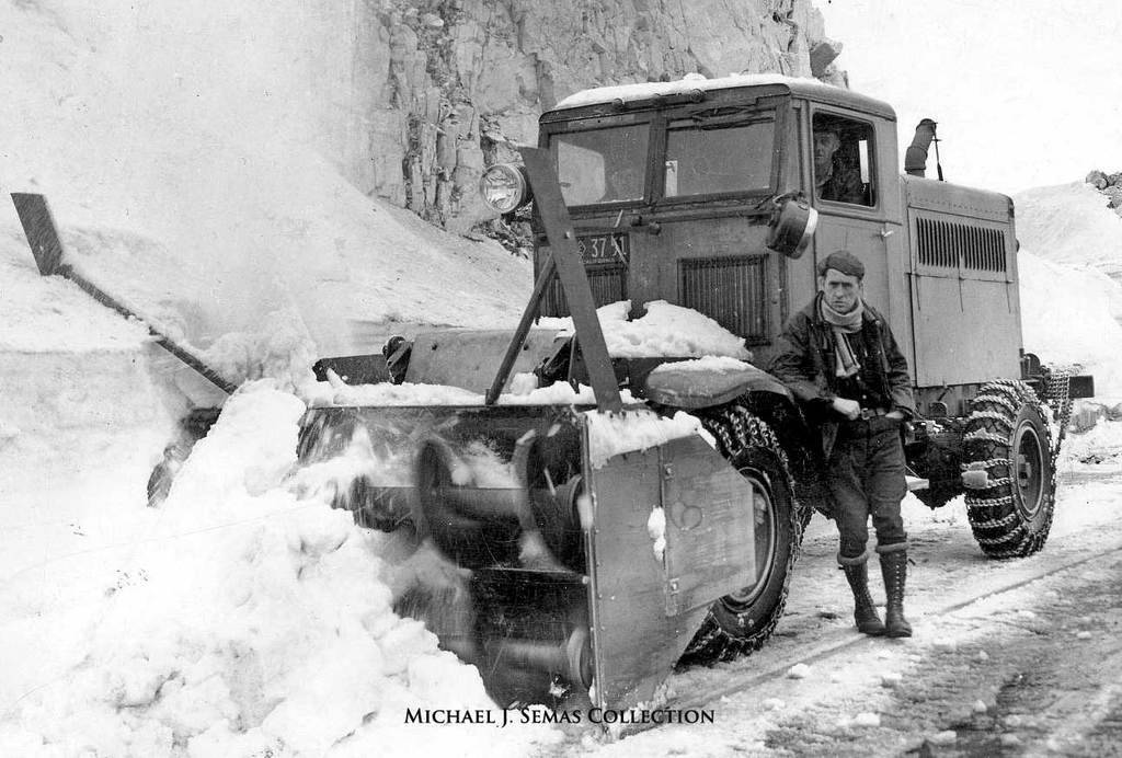 1930s-sno-go-snow-blower-.jpg