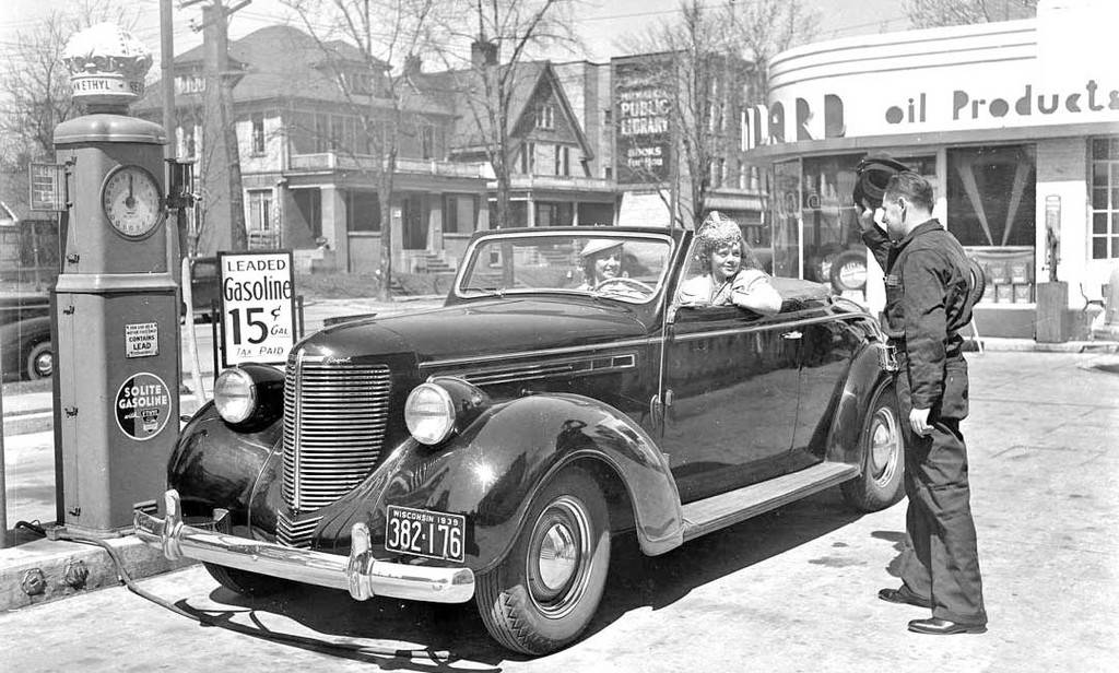 1938-Crysler-Royal-convertible1-1080x650.jpg