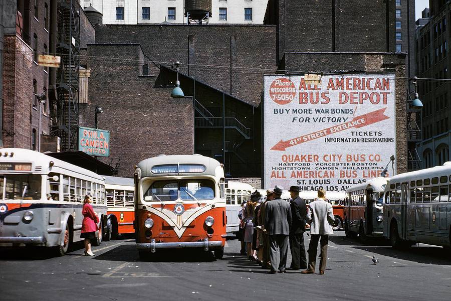 1940s-buses-and-passengers-times-square-vintage-images.jpg