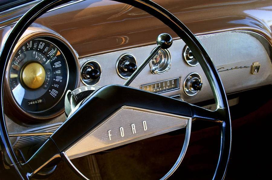 1951-ford-crestliner-steering-wheel-jill-reger.jpg