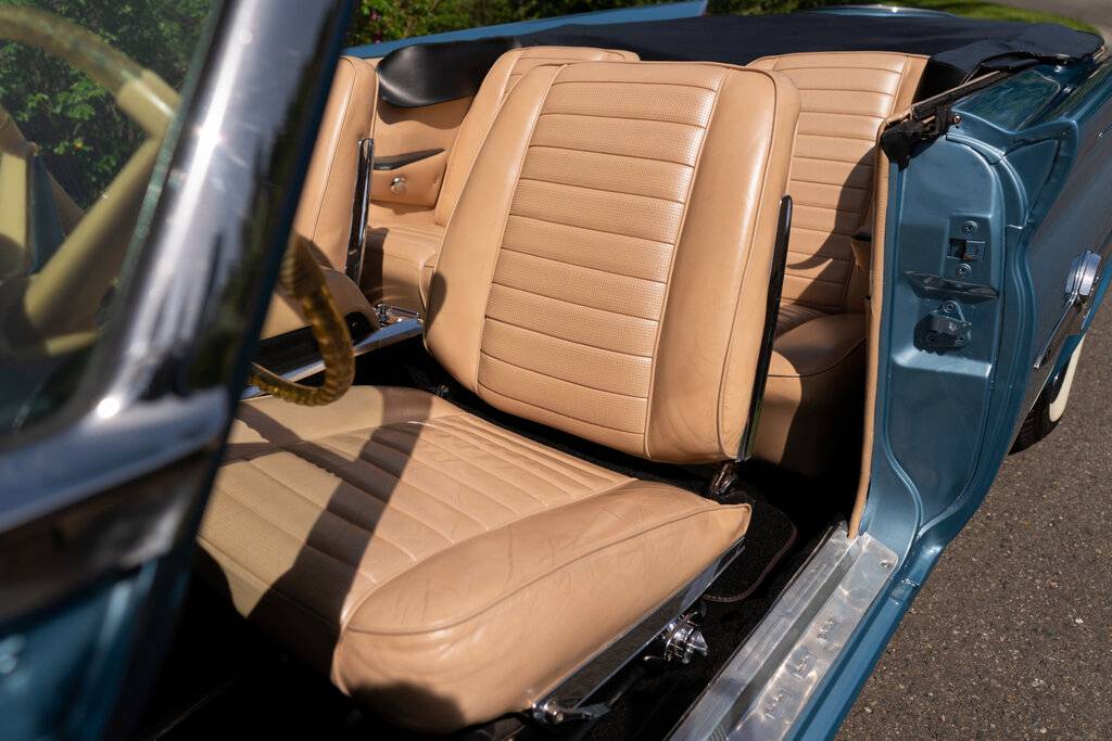 1960_chrysler_300f_convertible_1630425312efcb10e896e911C-SeatsDriver.jpg