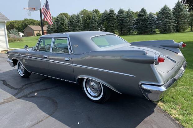1960_chrysler_imperial_4-door_sedan_1602722662eae93f0318c3DB0DB8D9-5020-4276-AD43-AD73364BEFFB.jpg