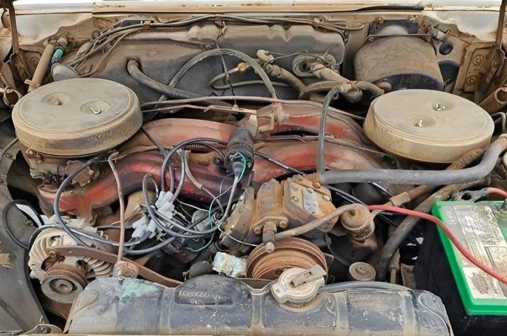 1961 Chrysler 300G 413-cubic-inch “Cross Ram” V8. 6.8-liter 375 horsepower.jpg