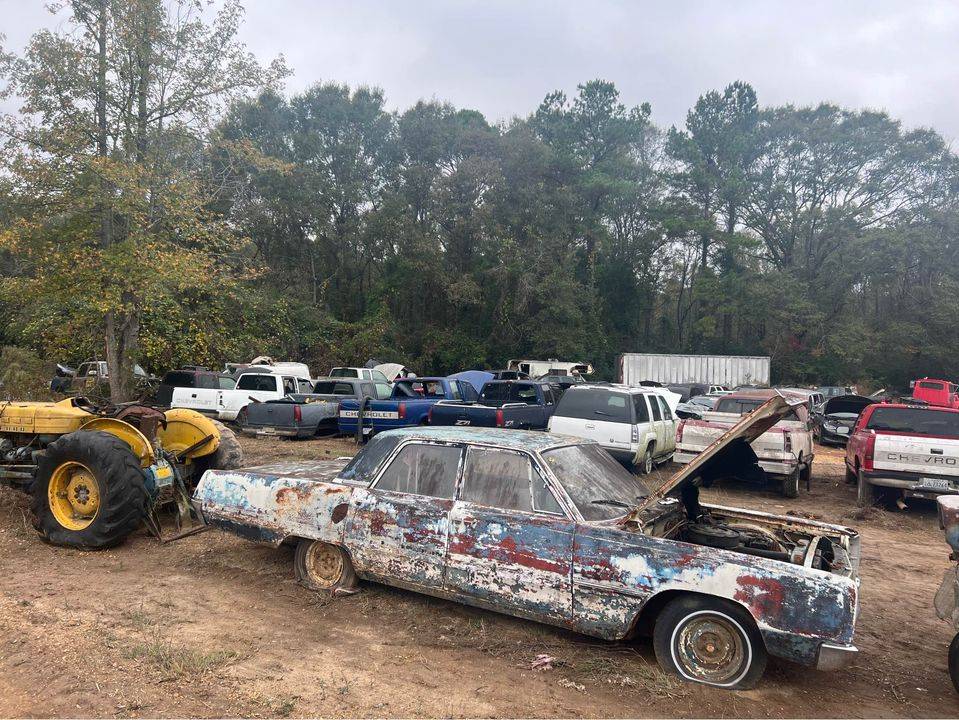 1964 Plymouth fury 2 Dunno $2,000 Mize MS.001.www.facebook.com.jpg