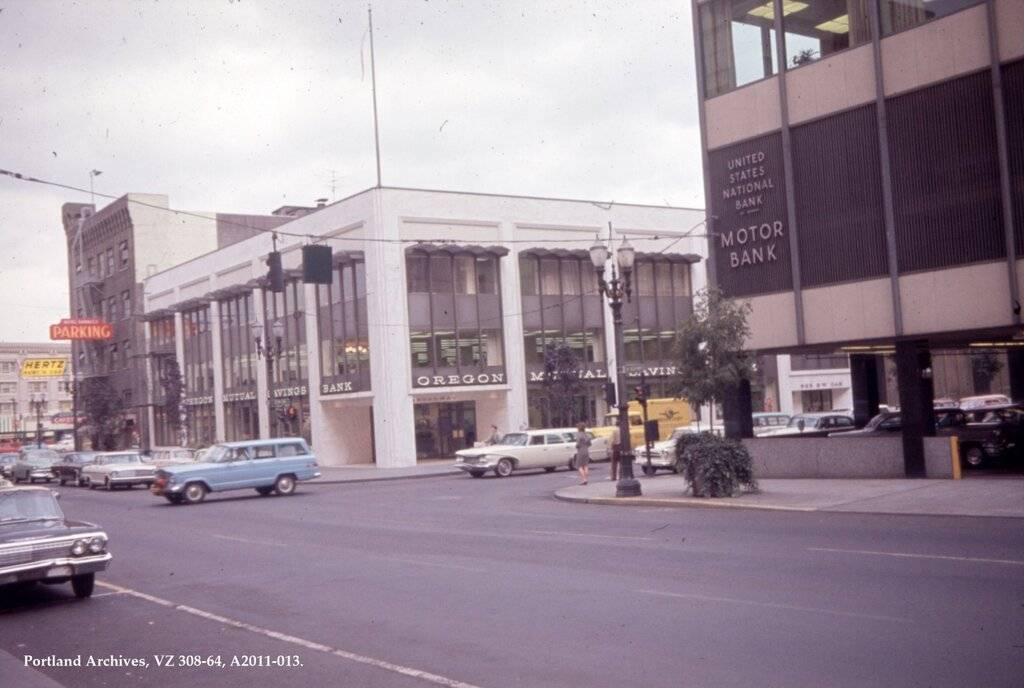 1964-sep-30_vz-308-64-sw-broadway-near-sw-oak-st-looking-north-jpg.jpg