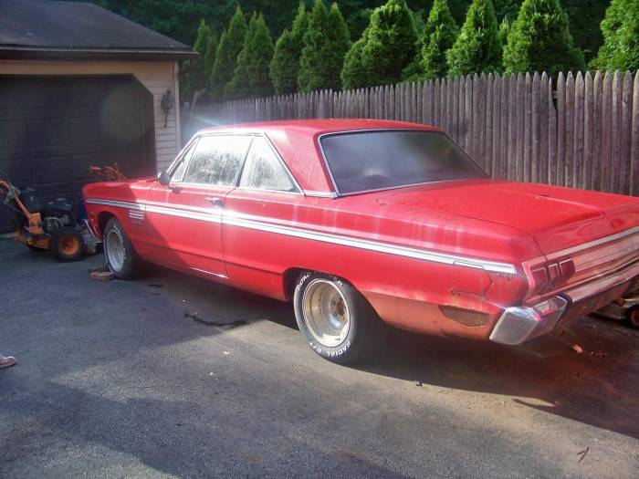 1965.Plymouth.Sport.Fury.2-dr.37K.org.miles.all.numbers.match.rare.426.wedge.Hemmings.002.jpg