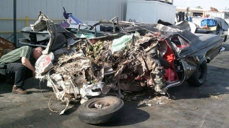 1965-plymouth-wrecked-at-150-mph.jpg