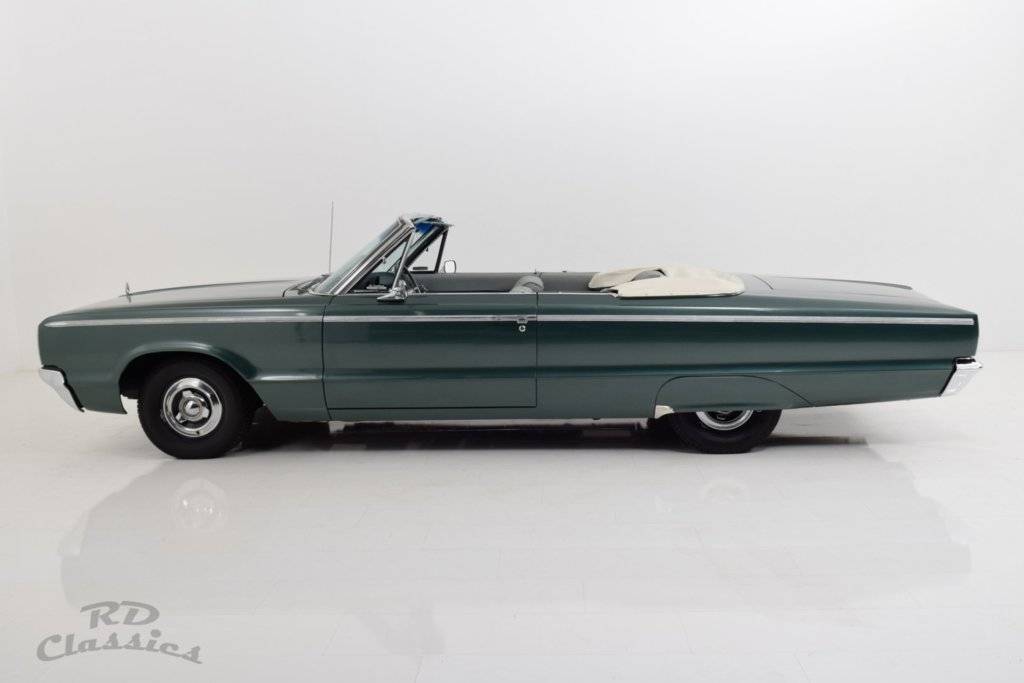 1965_Dodge_Custom_880_Convertible8YB25ADD.jpg