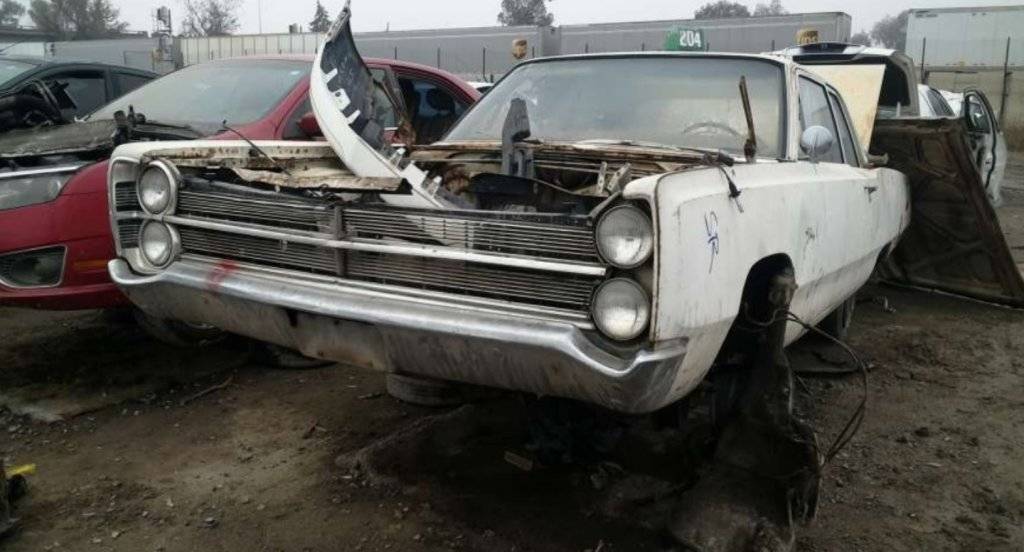 1967 fury 2-dr sdn.jpg