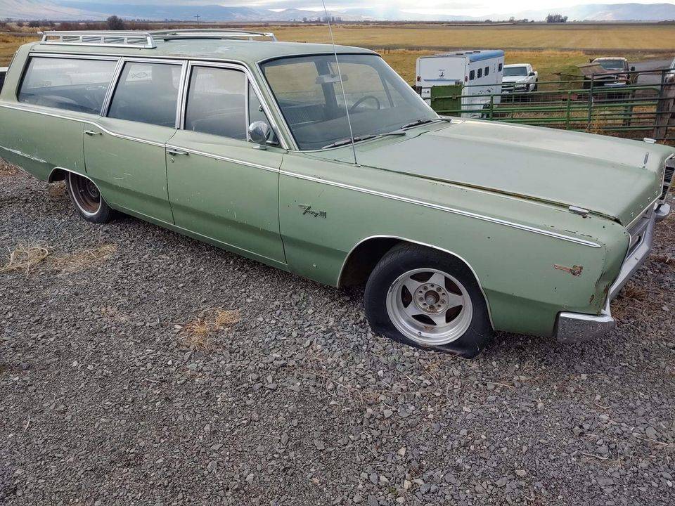 1967 Plymouth Fury wagon $7,500 La Grande OR.001.jpg