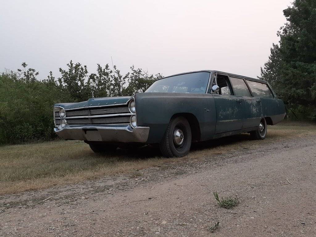 1967 Plymuth Fury I wagon.jpg