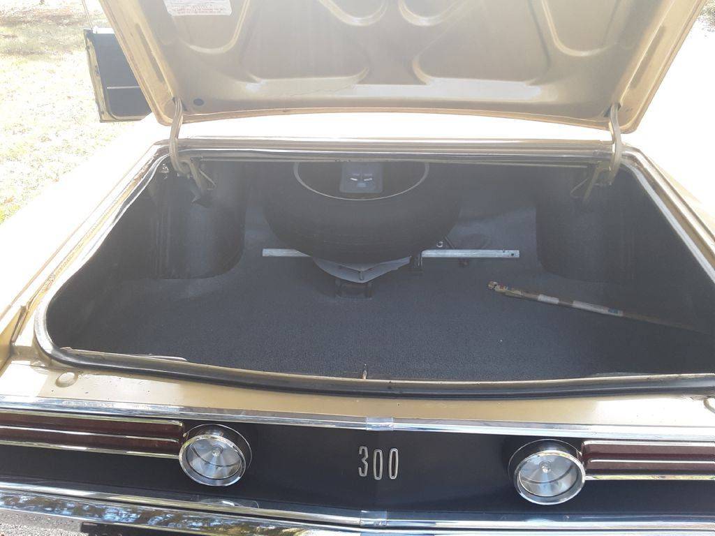 1968 Chrysler 300 2DR Hardtop 4spd.015.jpg