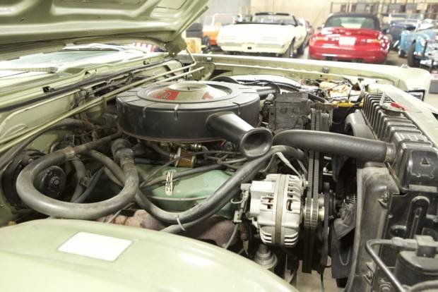 1968-chrysler-300-engine.jpg