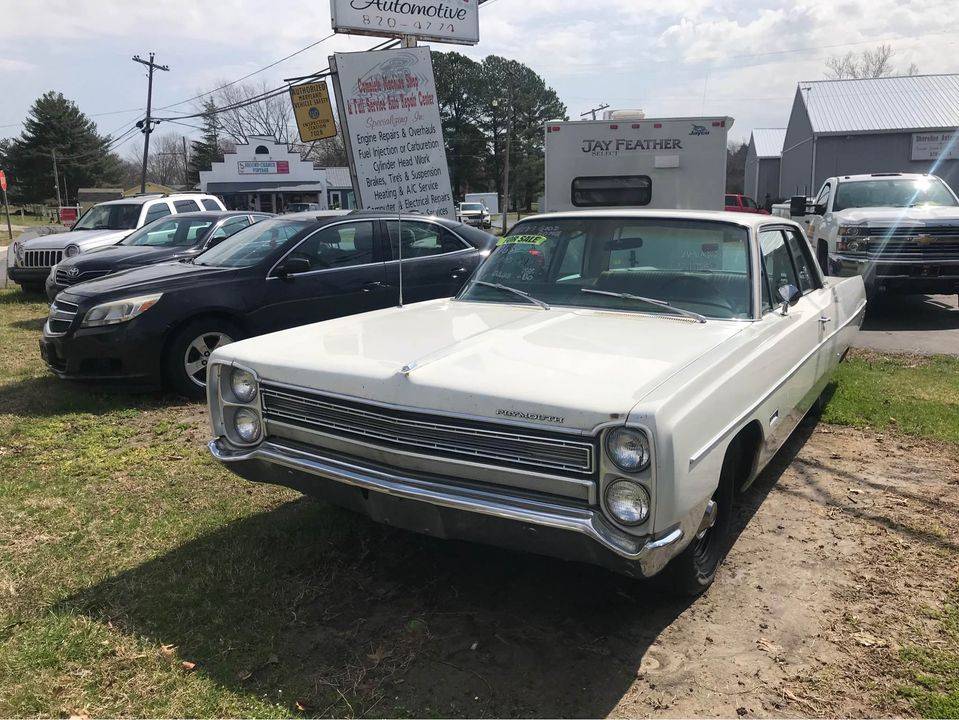 1968 Plymouth Fury II 2dr Sedan 318 AC Wht at Carisle.002.jpg