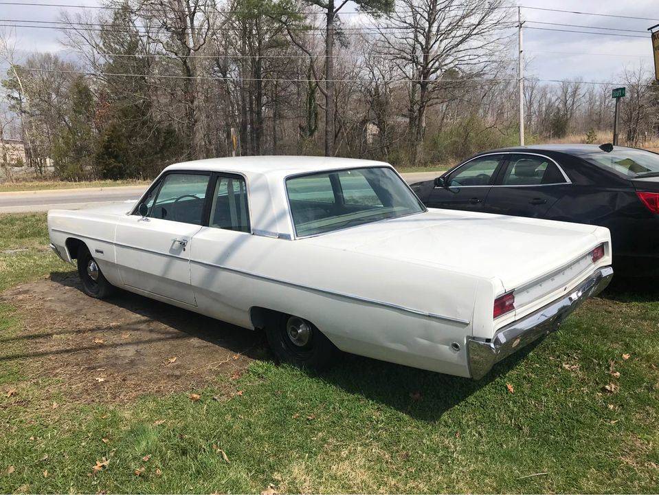 1968 Plymouth Fury II 2dr Sedan 318 AC Wht at Carisle.003.jpg