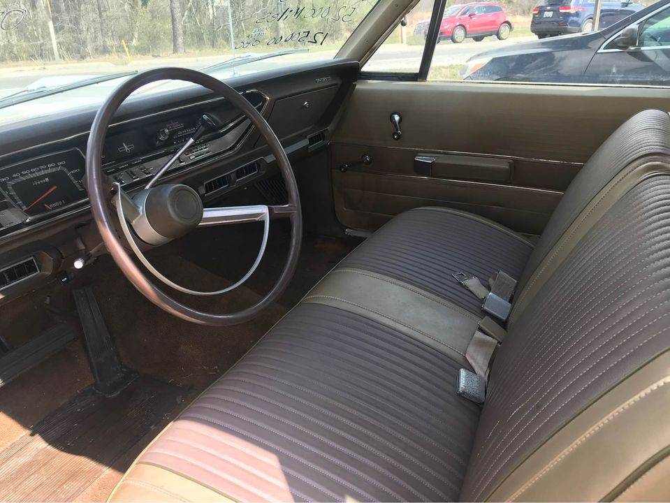 1968 Plymouth Fury II 2dr Sedan 318 AC Wht at Carisle.005.jpg