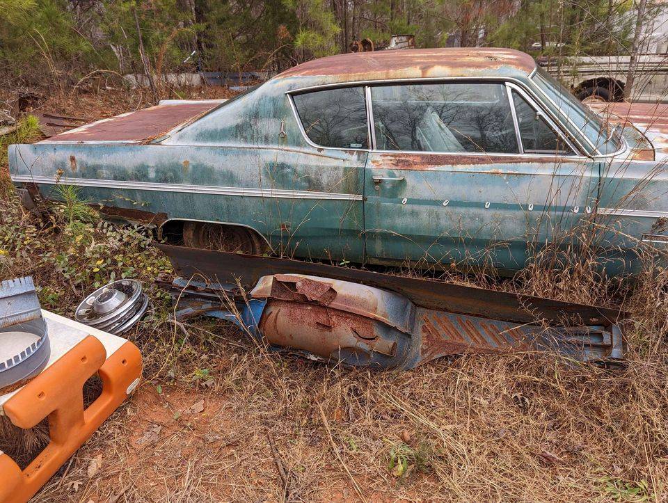1968 Plymouth Fury III 2dr Fastop $3,500 Lunenburg VA.005.jpg