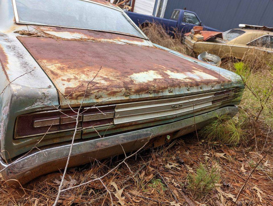 1968 Plymouth Fury III 2dr Fastop $3,500 Lunenburg VA.006.jpg