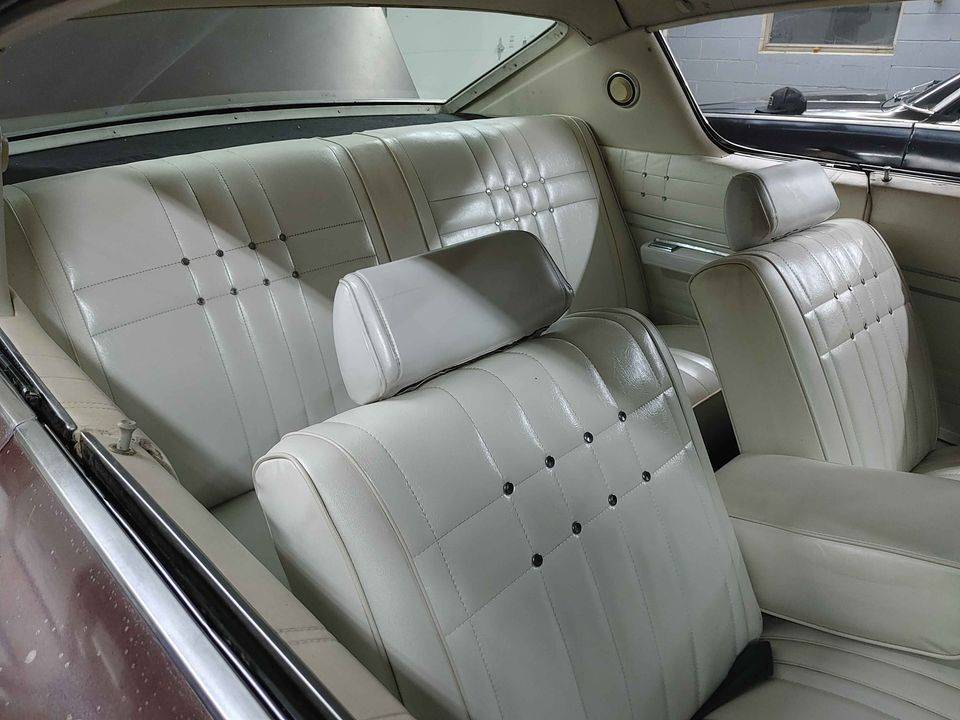 1968 Plymouth fury lll Fastop Commando 383 Headrests.001.jpg