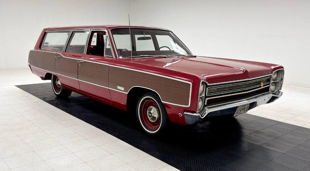 1968 Plymouth Fury Sport Suburban Station Wagon.001.jpg