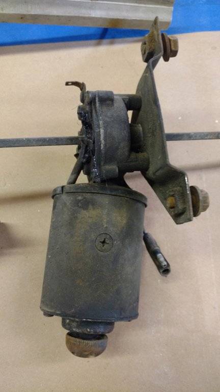 1969 300 headlight motor.jpg