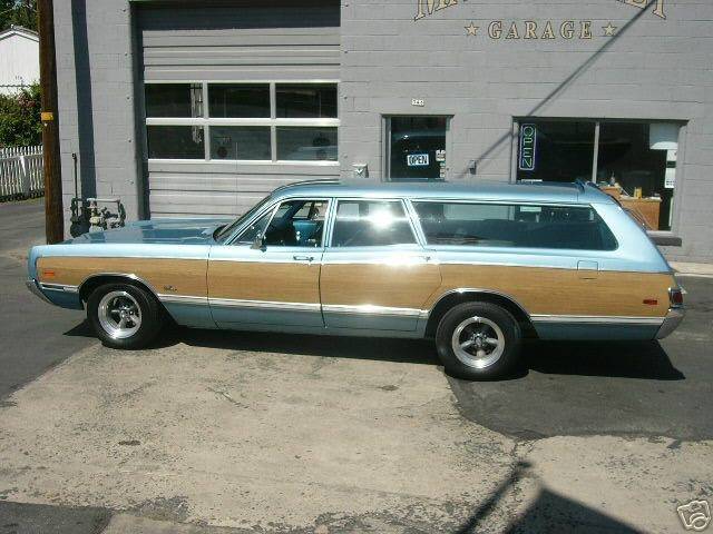 1969 dodge monaco wagon left side 2007.jpg