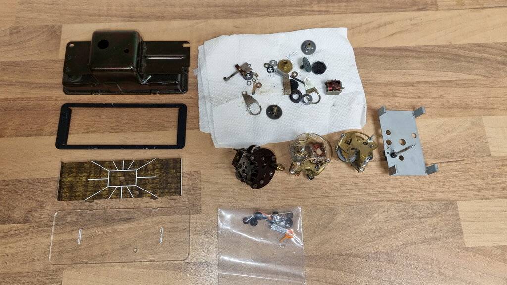 1969 Imperial Dash Clock 05.jpg