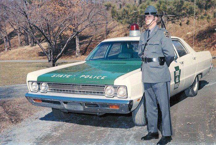 1969 Plymouth Fury Pennsylvania State Police.001.jpg