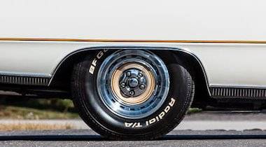 1970 Chrysler 300 RightBack Wheel Opening Moulding DoubleLip.jpg