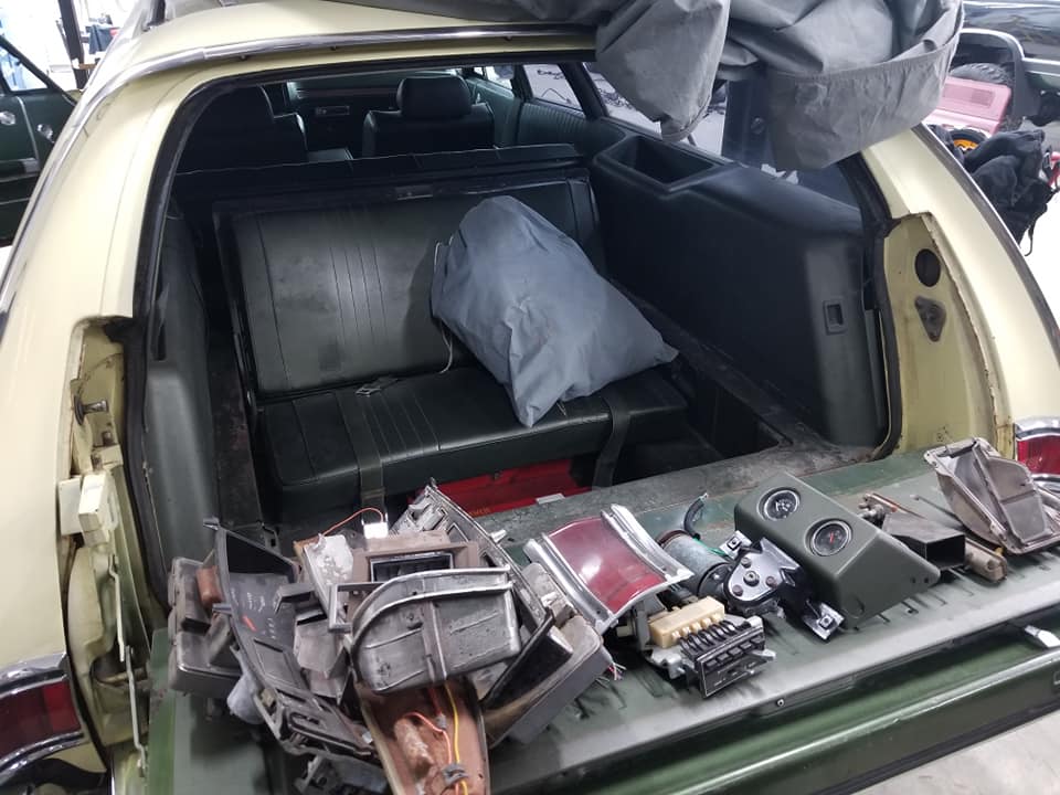 1970 Plymouth Fury Suburban Wagon fb6.jpg