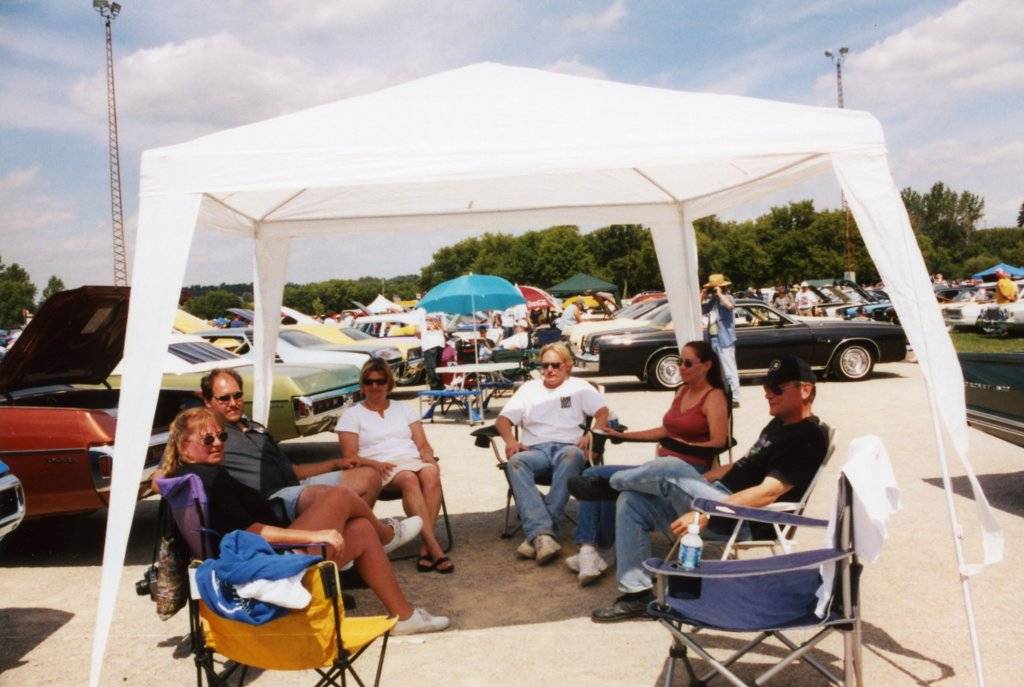 1970 Polara owners at Moparfest028.jpg