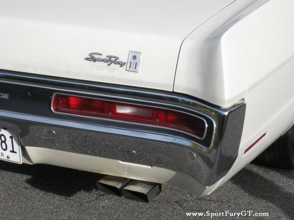 1970_Plymouth_Sport_Fury_GT_-_Alpine_White_030com.jpg