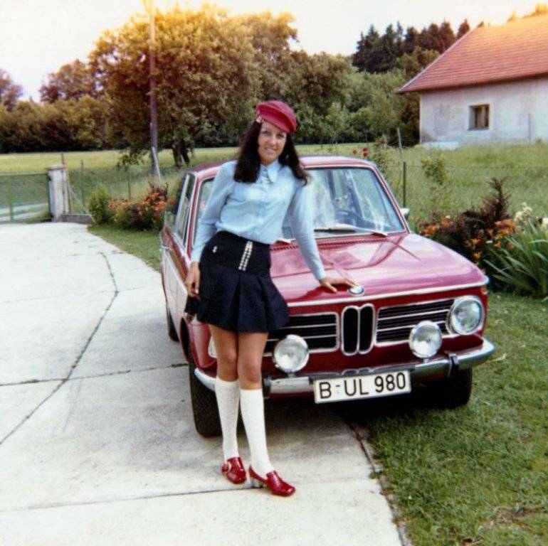 1970s-women-automobiles-3.jpeg
