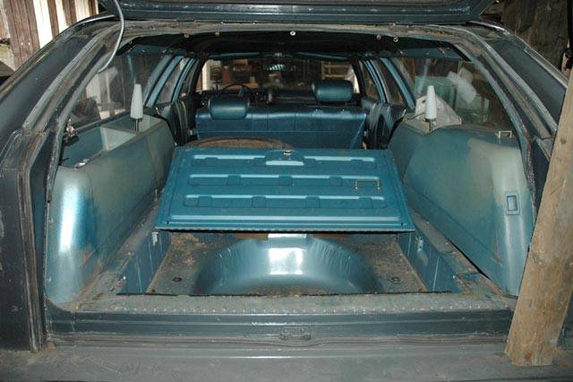 1971 Dodge Polara Hearse cargo area 2007.jpg